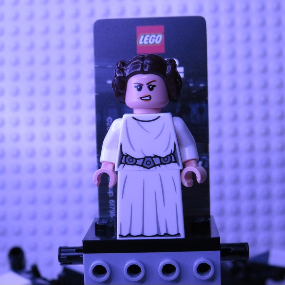 LEGO PRINCESS LEIA FIGURE